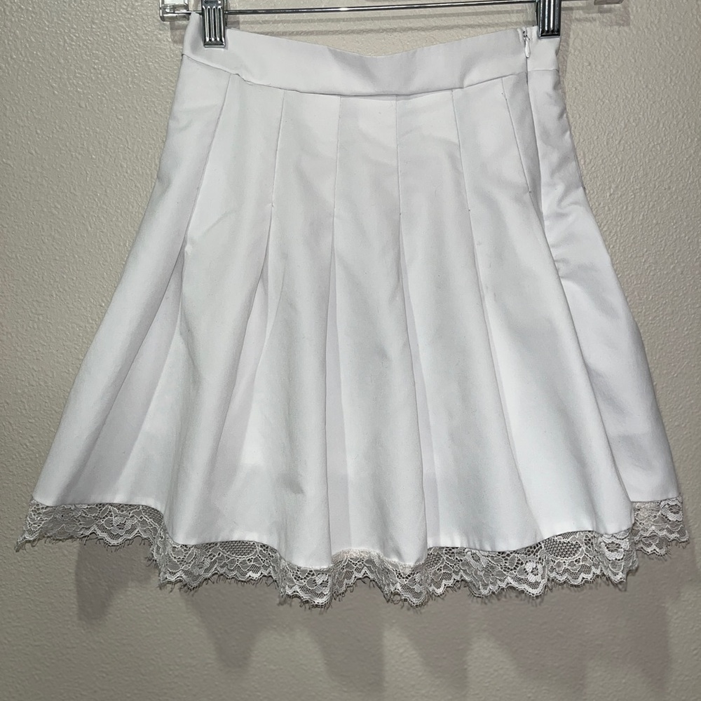White Pleated Skirt With Lace Trim XS/S